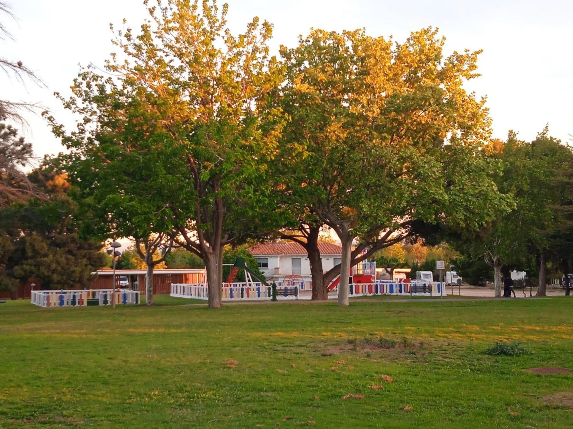 Albergue Zaragoza Camping Exterior photo